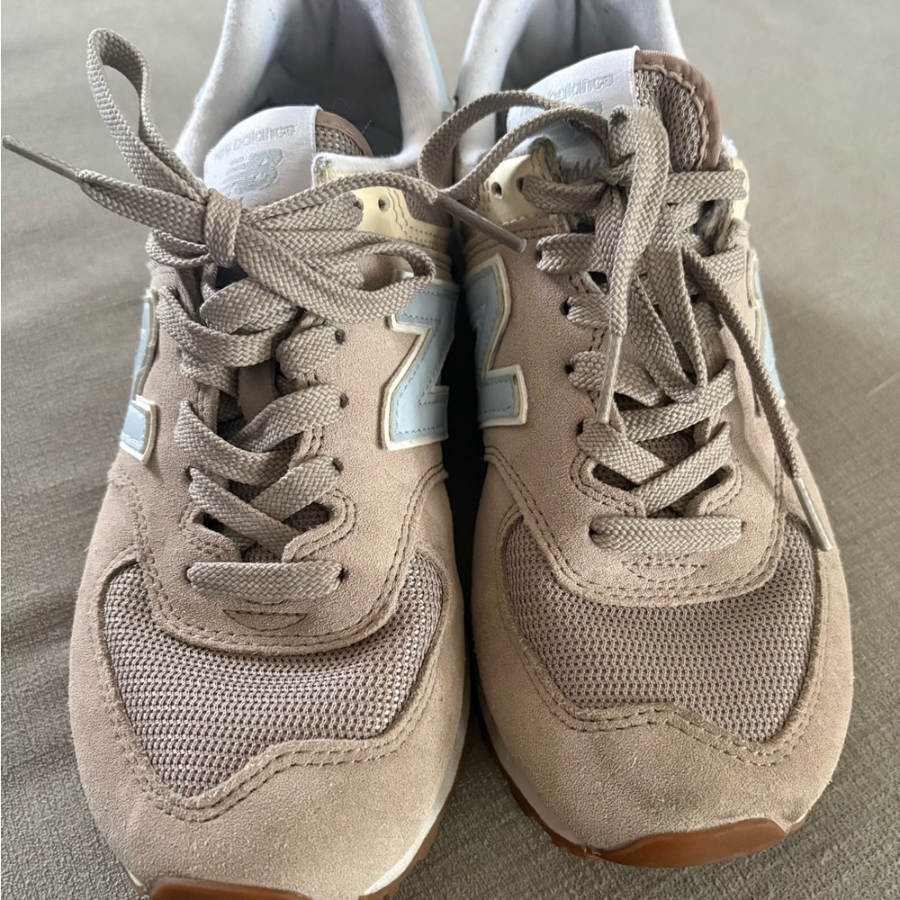 Women’s‎ New Balance 574 Beige and White Athletic Shoes sz 7B